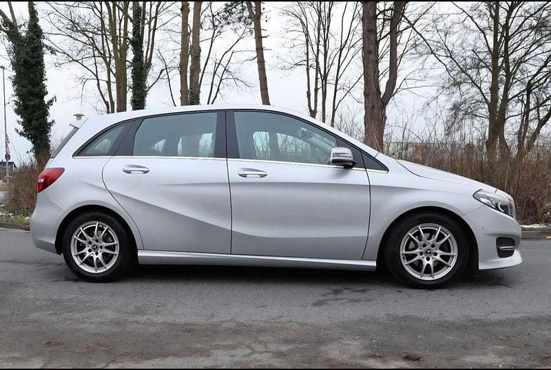 Usata Mercedes B180 109 CV (80 kW) 2017 Argento Monovolume