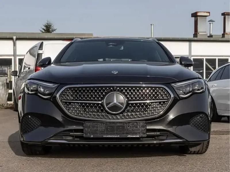 Gebraucht Mercedes E300 Avantgarde 313 PS (230 kW) 2024 Grau graphitgrau metallic Kombi