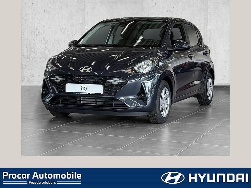 Grau Neu 2025 Hyundai i10 Select Kleinwagen | 16.370 € (Fairer Preis) - Bild 1/4