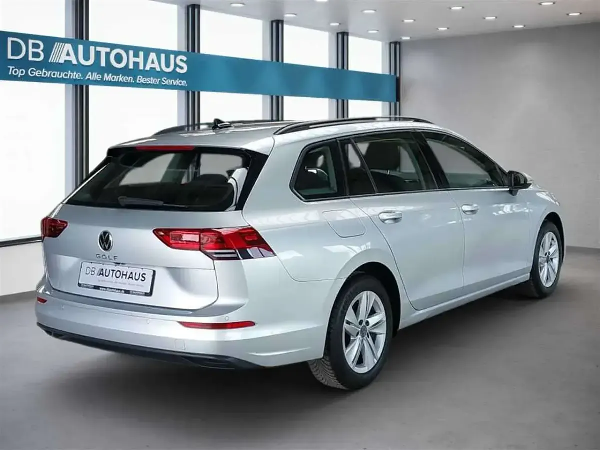 Gebraucht VW Golf VIII Life 110 PS (80 kW) 2024 Silber Kombi