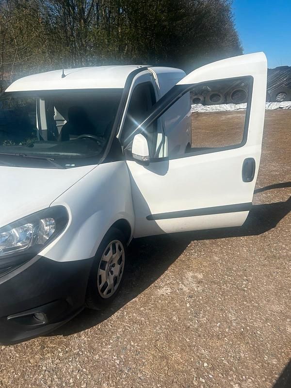 Gebraucht Fiat Doblò 90 PS (66 kW) 2019 Weiß Van / Kleinbus