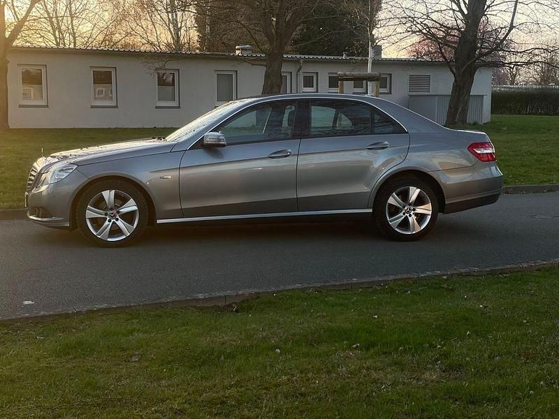 Gebraucht Mercedes E220 170 PS (125 kW) 2009 Grau Limousine