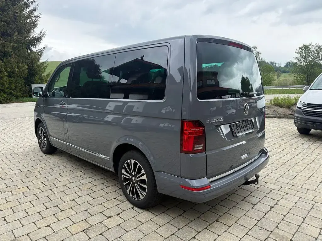 Gebraucht VW Multivan Generation Six 204 PS (150 kW) 2021 Grau Van / Kleinbus