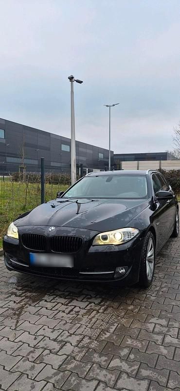 Gebraucht BMW 520 184 PS (135 kW) 2011 Schwarz Kombi