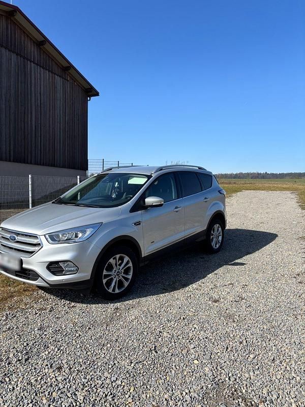 Gebraucht Ford Kuga 150 PS (110 kW) 2018 Silber SUV