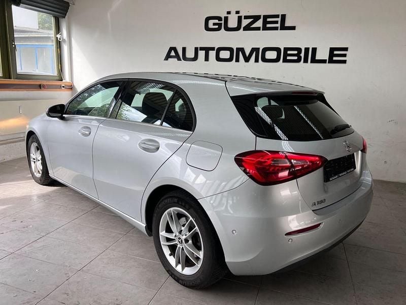 Gebraucht Mercedes A180 Style 136 PS (100 kW) 2019 Silber Limousine