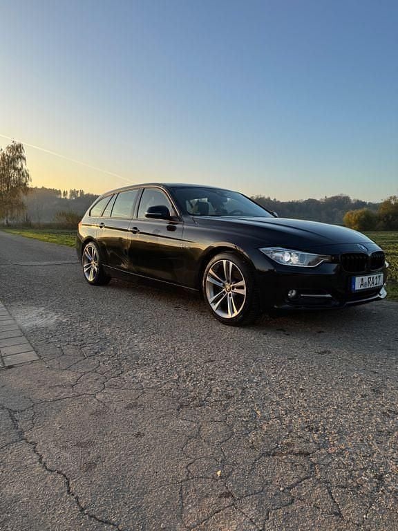 Schwarz Gebraucht 2012 BMW 320 Sport Line Kombi | 11.800 € (Etwas zu teuer) - Bild 1/4