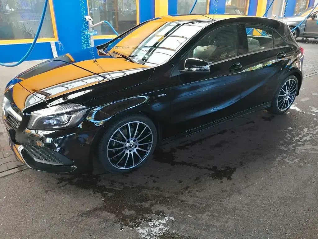 Gebraucht Mercedes A200 AMG 156 PS (114 kW) 2018 Schwarz Limousine