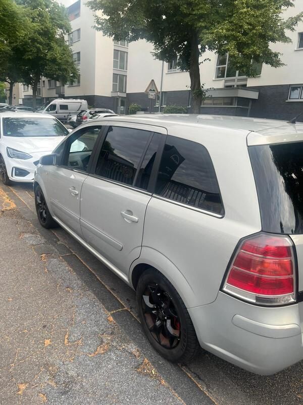 Silber Gebraucht 2005 Opel Zafira Van / Kleinbus | 4.250 € - Bild 1/4