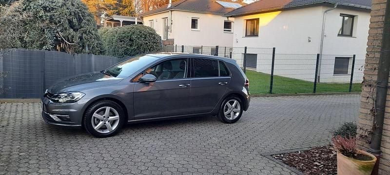 Gebraucht VW Golf VII Highline 150 PS (110 kW) 2020 Grau Limousine