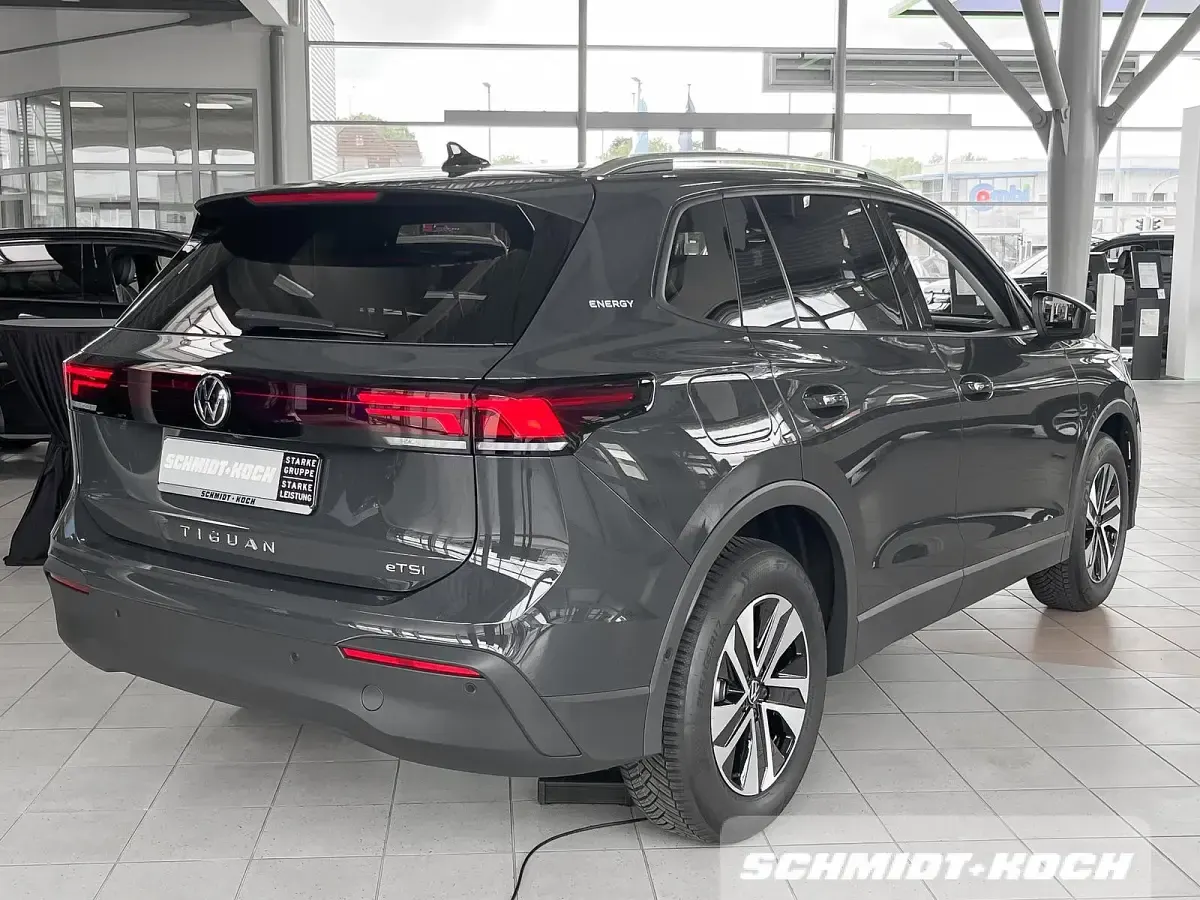 Neu VW Tiguan 150 PS (110 kW) 2026 Uranograu (grau) SUV