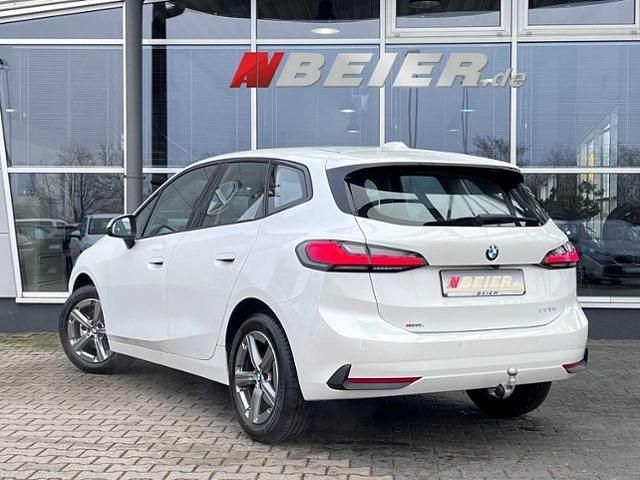 Gebraucht BMW 220 156 PS (114 kW) 2024 Weiß Van / Kleinbus
