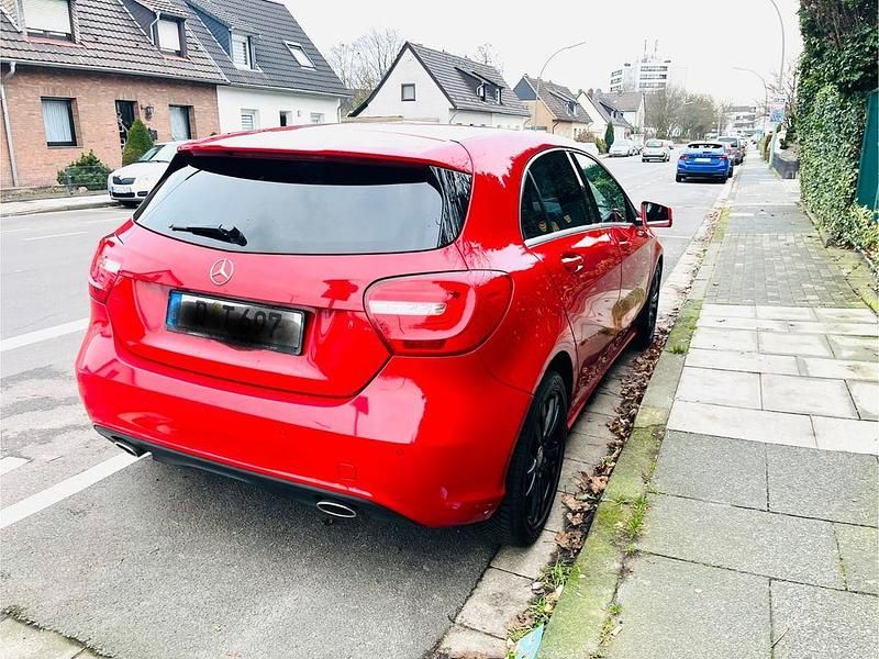 Gebraucht Mercedes A220 170 PS (125 kW) 2013 Rot Limousine