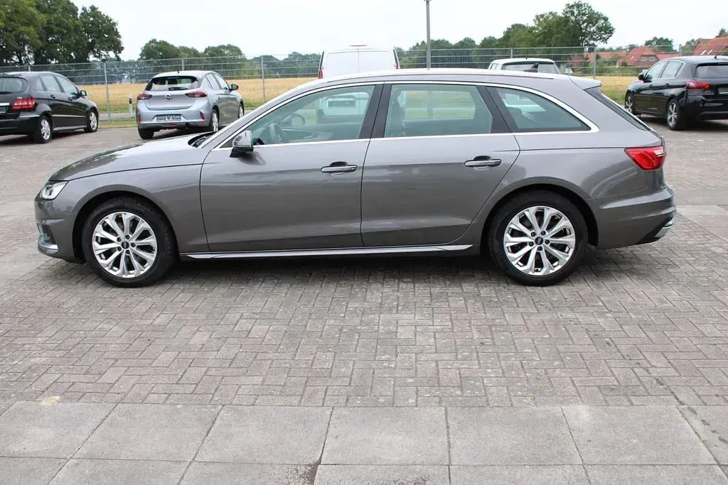 Gebraucht Audi A4 Advanced 163 PS (119 kW) 2021 Grau Kombi