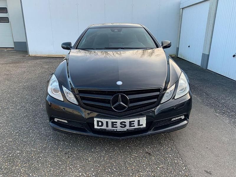 Gebraucht Mercedes E350 Avantgarde 231 PS (169 kW) 2009 Schwarz Coupé