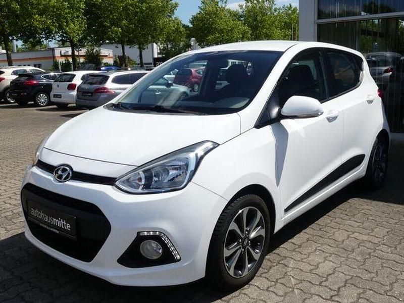 Gebraucht Hyundai i10 87 PS (63 kW) 2015 Weiß Kleinwagen