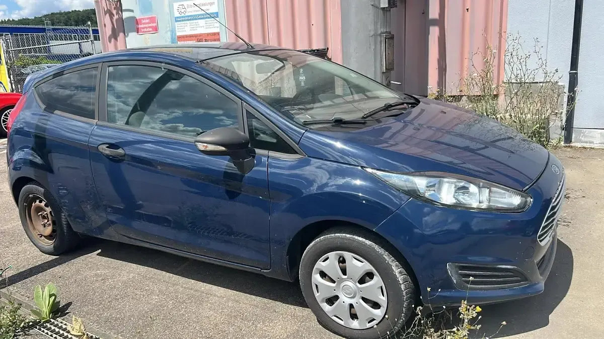 Gebraucht Ford Fiesta 60 PS (44 kW) 2014 Blau Kleinwagen