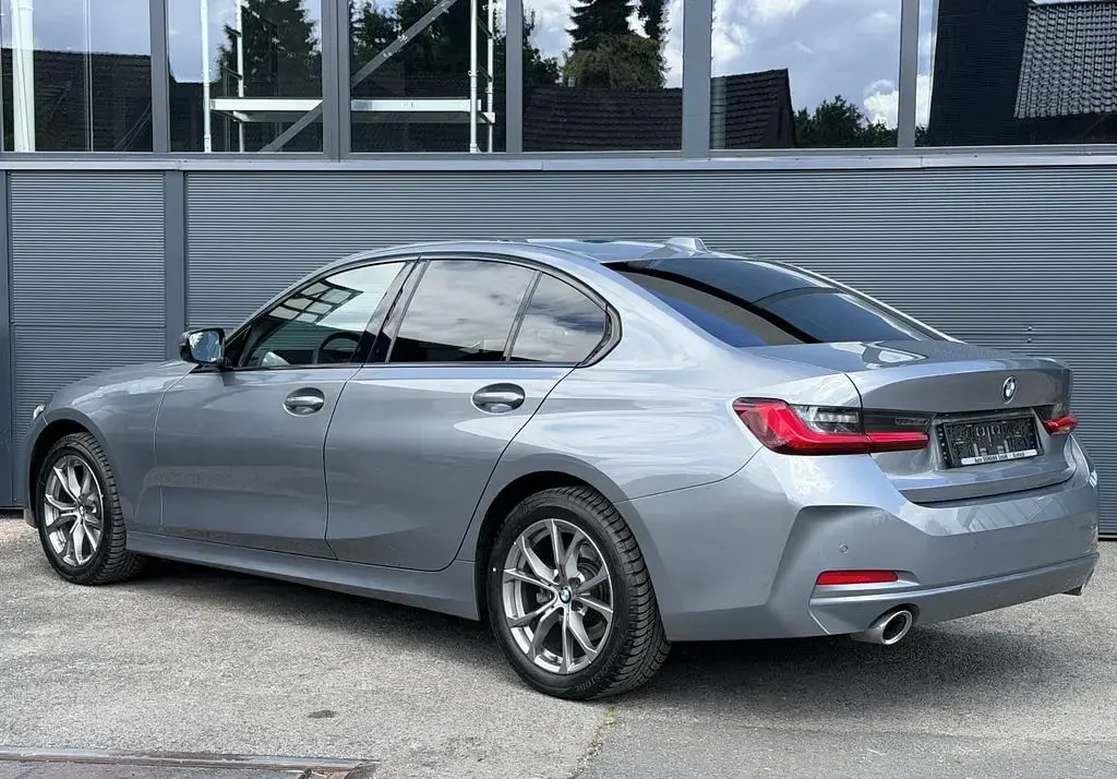 Gebraucht BMW 320 Shadowline 190 PS (139 kW) 2023 Grau Limousine
