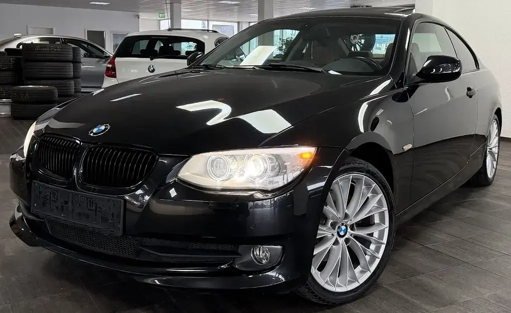 Gebraucht BMW 320 Sport Line 184 PS (135 kW) 2010 Saphirschwarz Coupé