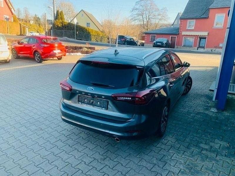 Gebraucht Ford Focus Titanium 125 PS (91 kW) 2025 Grau Limousine