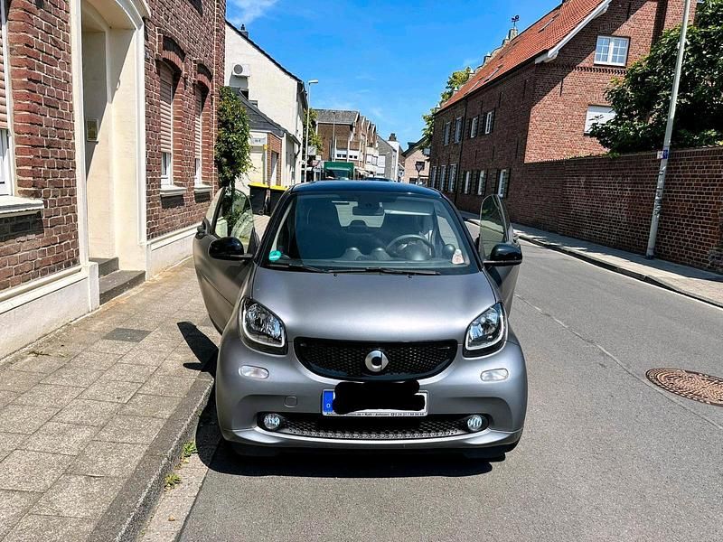 Grau Gebraucht 2016 Smart ForTwo Coupé Coupé | 12.000 € (Teuer) - Bild 1/4