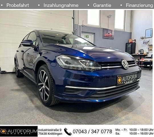 Blau Gebraucht 2017 VW Golf VII Sound Limousine | 16.890 € (Guter Preis) - Bild 1/3