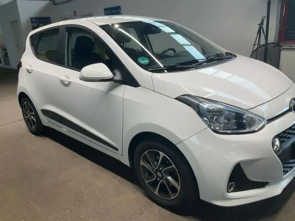 Gebraucht Hyundai i10 Style 87 PS (63 kW) 2017 Weiß Kleinwagen