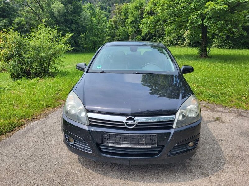 Schwarz Gebraucht 2004 Opel Astra Limousine | 900 € (Fairer Preis) - Bild 1/4