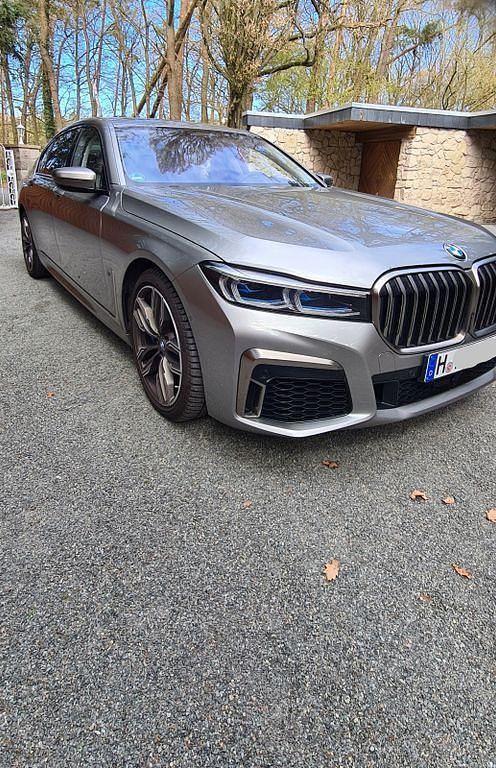 Grau Gebraucht 2019 BMW M760 M Sport Limousine | 99.900 € (Teuer) - Bild 1/4