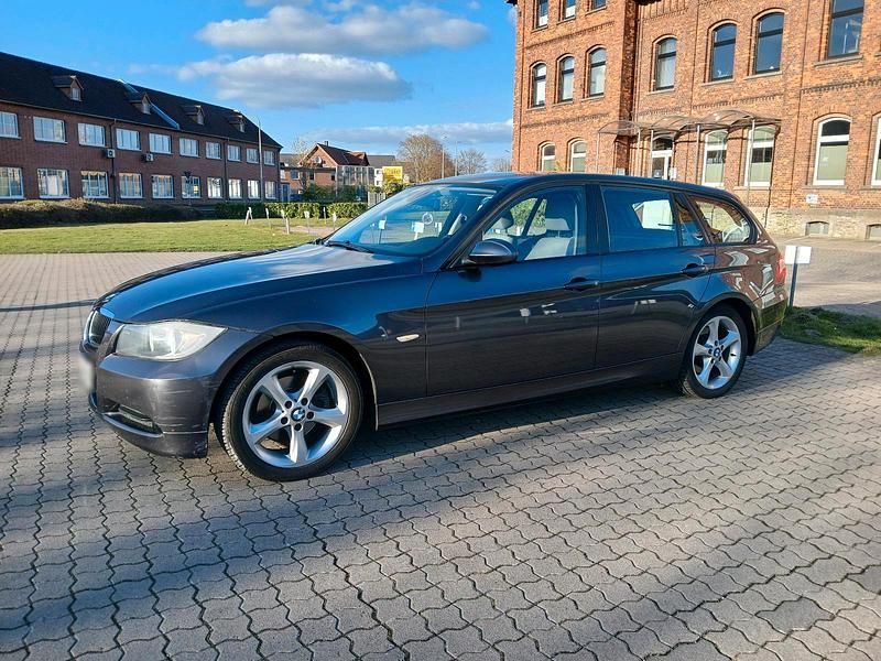 Gebraucht BMW 318 130 PS (95 kW) 2007 Grau Kombi