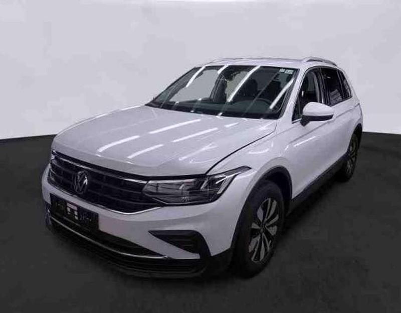 Oryxweiß perlmutteffekt Gebraucht 2024 VW Tiguan Move SUV | 31.970 € (Fairer Preis) - Bild 1/4