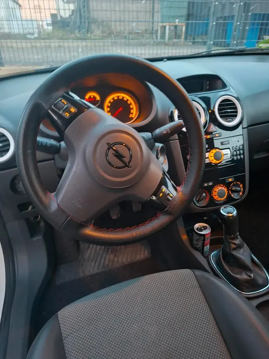 Gebraucht Opel Corsa Edition 90 PS (66 kW) 2009 Weiß Kleinwagen