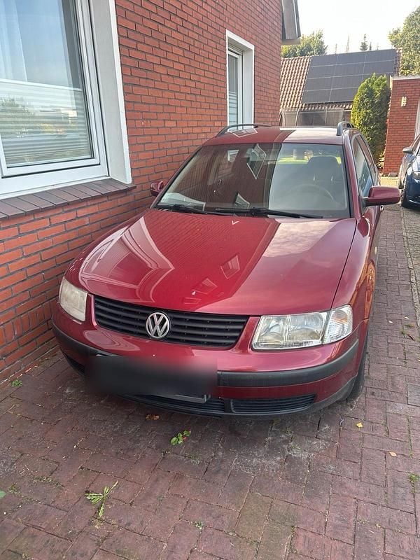 Rot Gebraucht 1999 VW Passat Kombi | 700 € (Guter Preis) - Bild 1/4