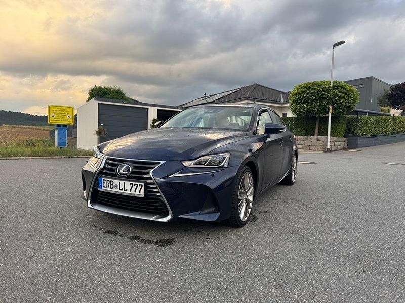 Blau Gebraucht 2017 Lexus IS300 Luxury Line Limousine | 19.650 € - Bild 1/4