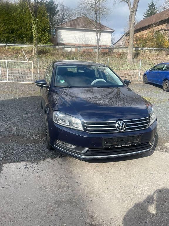 Gebraucht VW Passat Highline 160 PS (117 kW) 2011 Blau Limousine