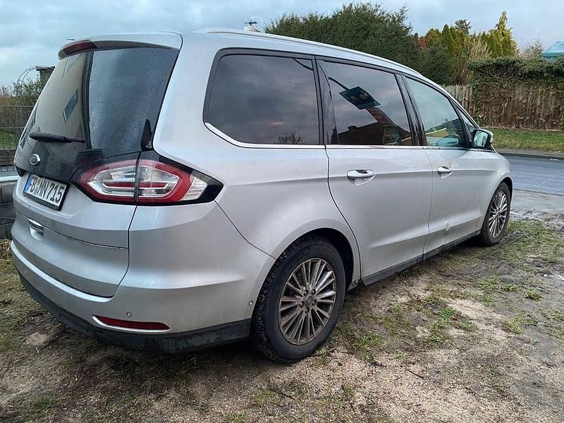 Gebraucht Ford Galaxy Titanium 150 PS (110 kW) 2015 Silber Van / Kleinbus