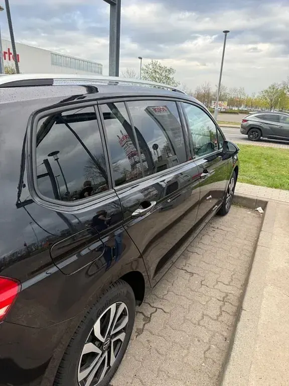 Gebraucht VW Touran Active 150 PS (110 kW) 2021 Schwarz Van / Kleinbus