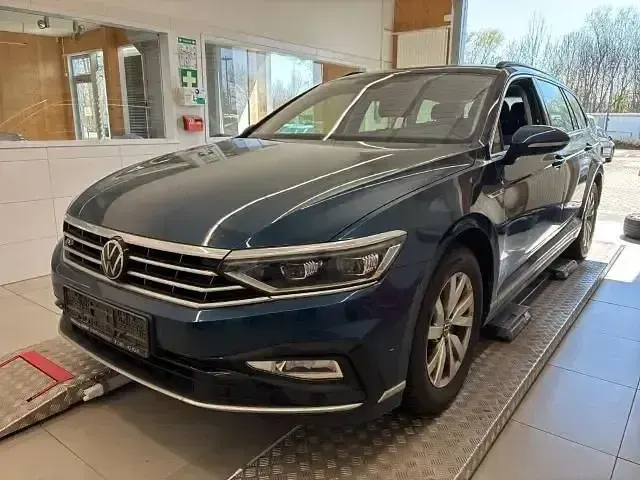 Gebraucht VW Passat Business 150 PS (110 kW) 2023 Kombi