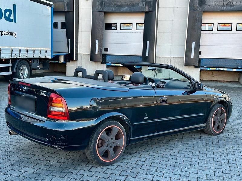 Gebraucht Opel Astra Cabriolet 125 PS (91 kW) 2004 Schwarz Cabrio