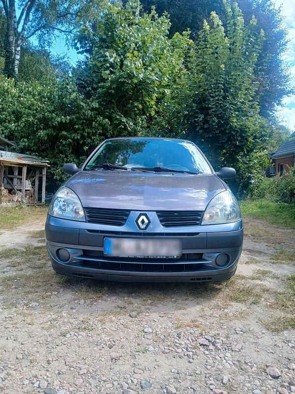 Grau Gebraucht 2005 Renault Clio II Kleinwagen | 1.550 € (Fairer Preis) - Bild 1/4