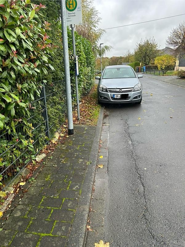 Silber Gebraucht 2009 Opel Astra Edition Kleinwagen | 2.790 € (Fairer Preis) - Bild 1/4