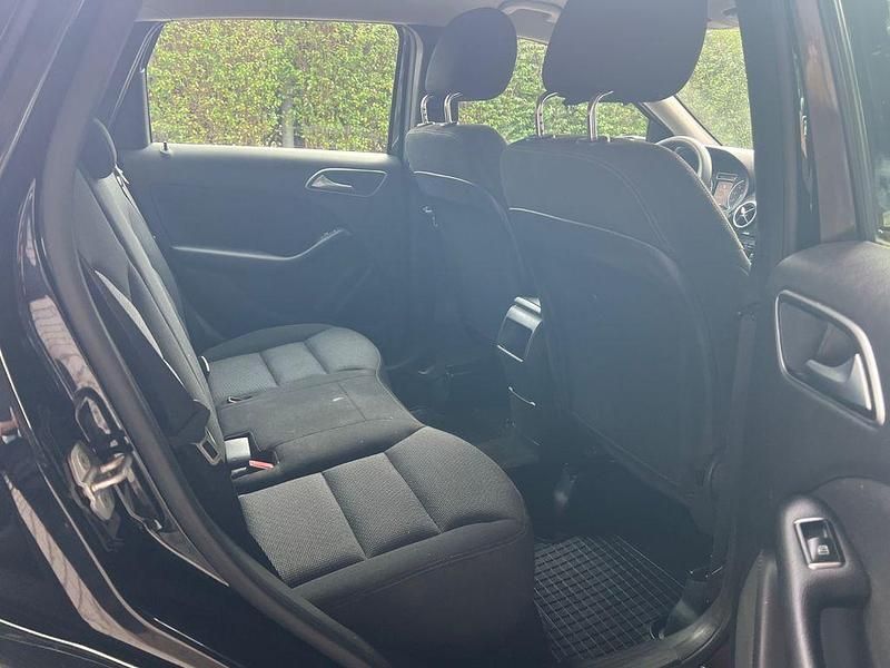 Gebraucht Mercedes B180 122 PS (89 kW) 2012 Schwarz Van / Kleinbus