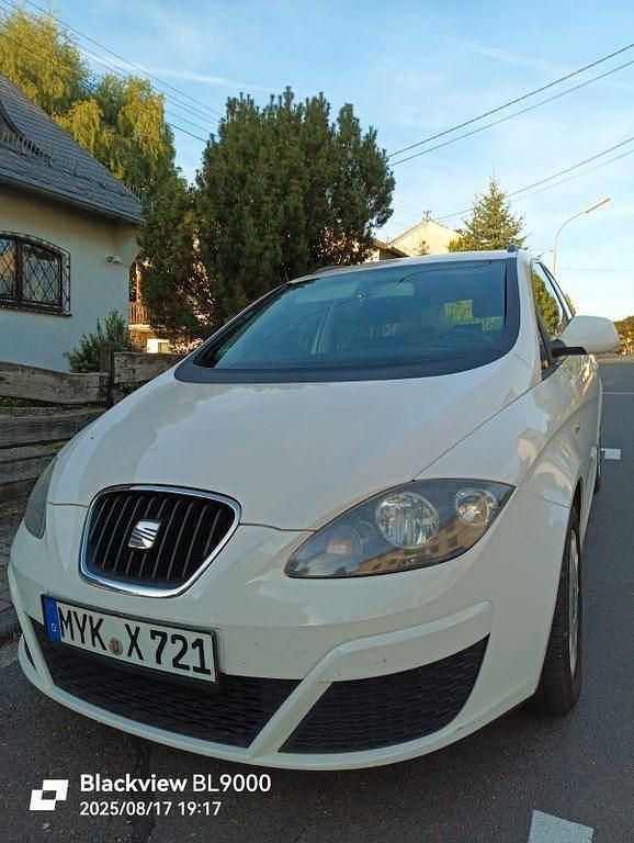 Weiß Gebraucht 2010 Seat Altea XL Van / Kleinbus | 3.299 € (Guter Preis) - Bild 1/4