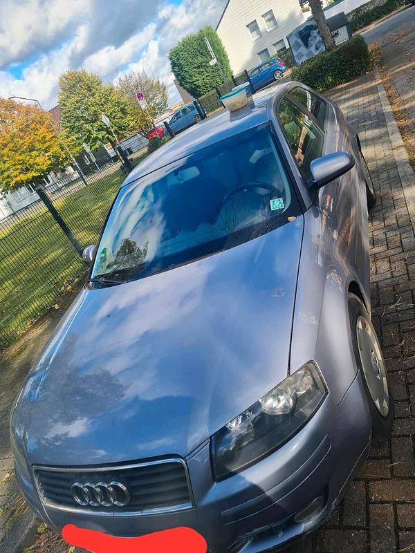Silber Gebraucht 2004 Audi A3 Kleinwagen | 1.000 € (Superpreis) - Bild 1/3