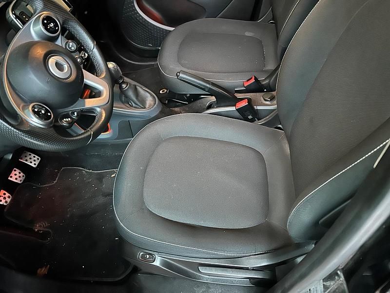 Gebraucht Smart ForFour 90 PS (66 kW) 2018 Schwarz Kleinwagen