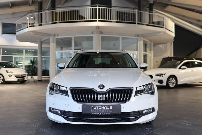 Gebraucht Skoda Superb Style 150 PS (110 kW) 2018 Candyweiss Kombi