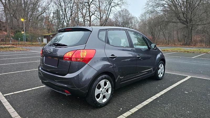 Gebraucht Kia Venga 125 PS (91 kW) 2012 Grau Kleinwagen