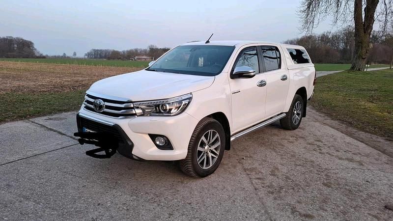 Gebraucht Toyota HiLux 150 PS (110 kW) 2017 Weiß Pickup