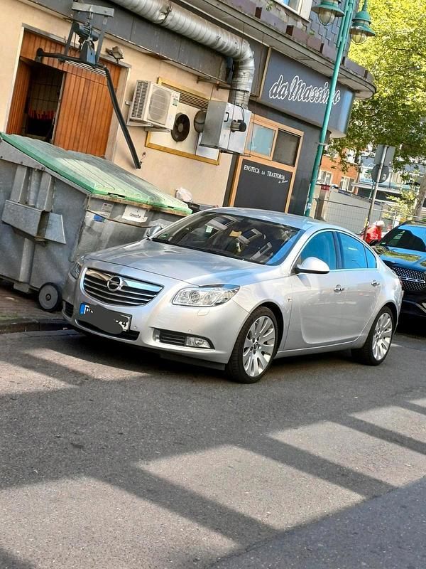 Silber Gebraucht 2009 Opel Insignia Cosmo Limousine | 3.500 € (Guter Preis) - Bild 1/4