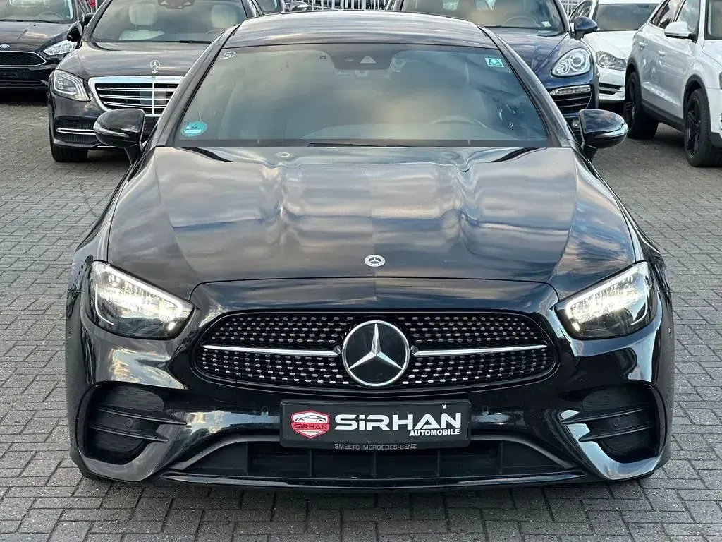 Gebraucht Mercedes E220 AMG 194 PS (142 kW) 2022 Schwarz Coupé